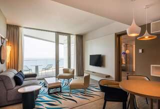 Отель Paragraph Resort & Spa Shekvetili, Autograph Collection Шекветили Полулюкс с 1 спальней, 1 кроватью размера «king-size» и балконом с видом на море-3